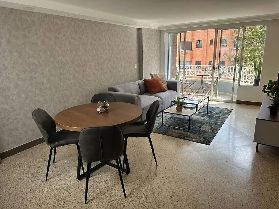 Apartment Amplio Apartamento Frente Al Centro Comercial Medellin