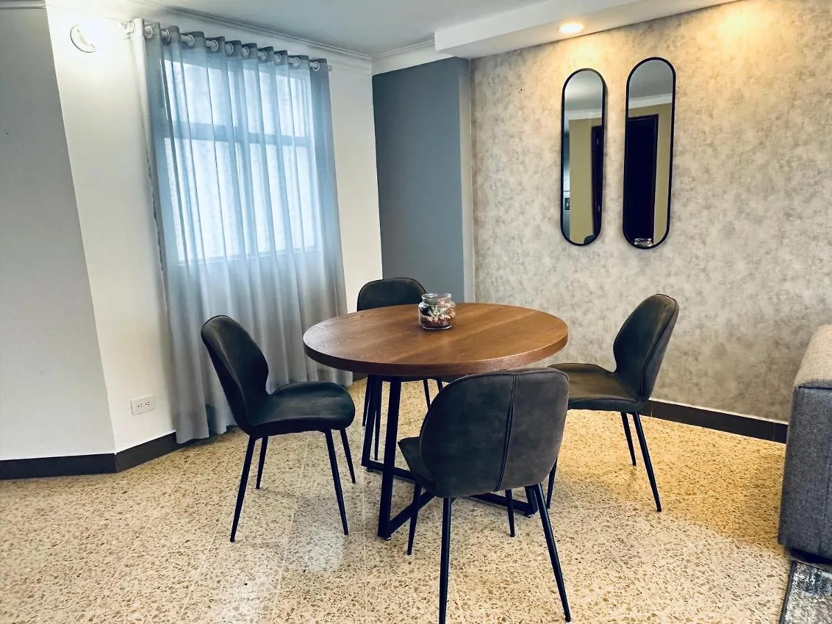 Amplio Apartamento Frente Al Centro Comercial Medellin Colombia