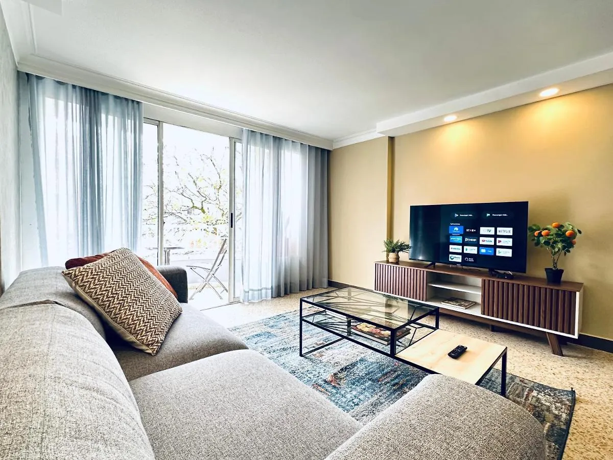 Amplio Apartamento Frente Al Centro Comercial contacts